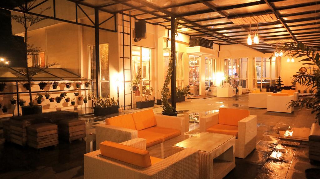 Amarelo Hotel Solo מראה חיצוני תמונה