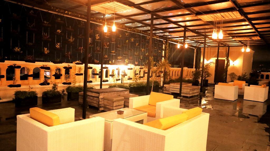 Amarelo Hotel Solo מראה חיצוני תמונה