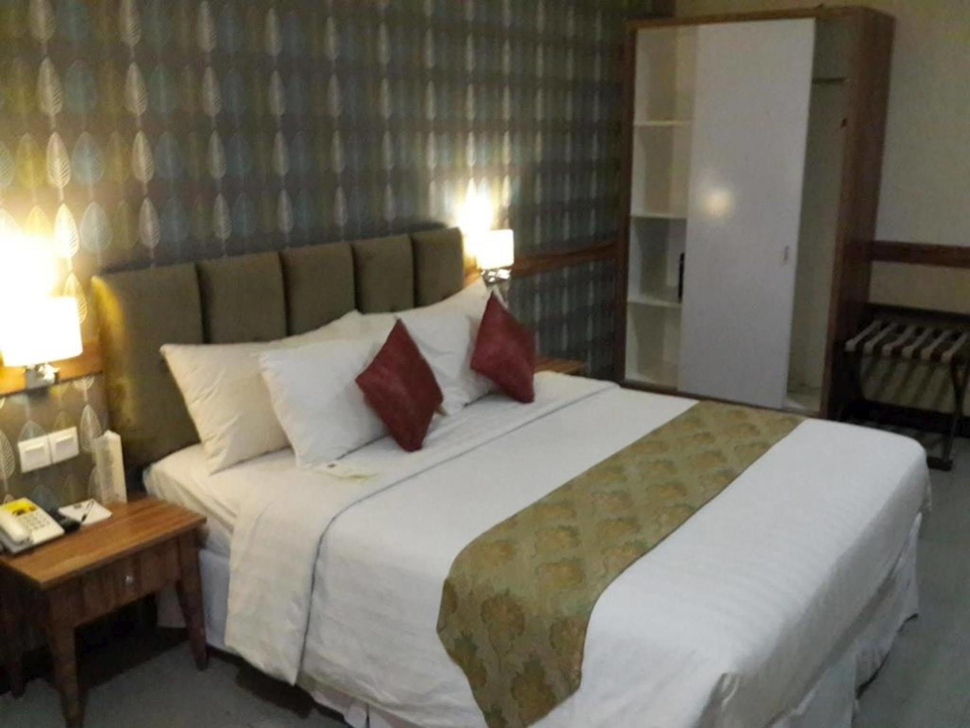 Amarelo Hotel Solo מראה חיצוני תמונה